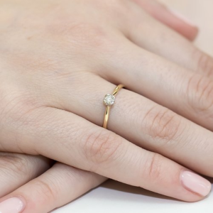 Pierścionek z Brylantem 0,10ct z żółtego złota próby 585